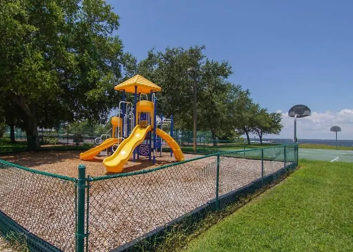Sea Breeze, Studio 510, Beach Steps Away!+Pool+Wifi