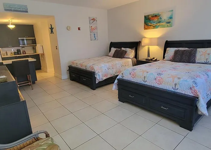Sea Breeze, Studio 510, Beach Steps Away!+Pool+Wifi