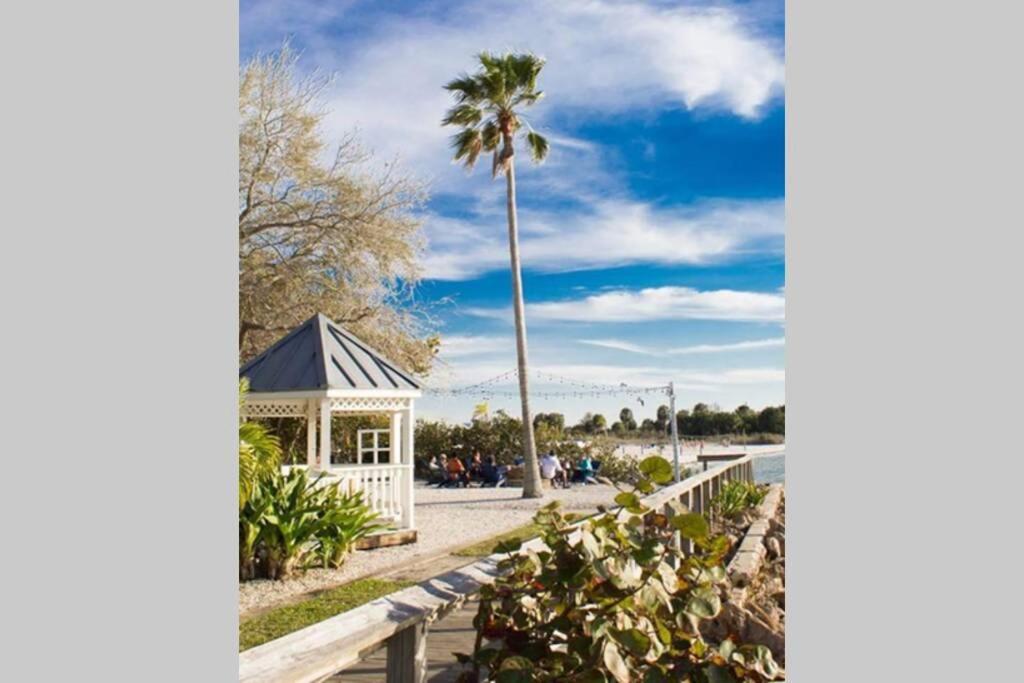 Sea Breeze, 510, Steps Away!+pool+wifi Appartement