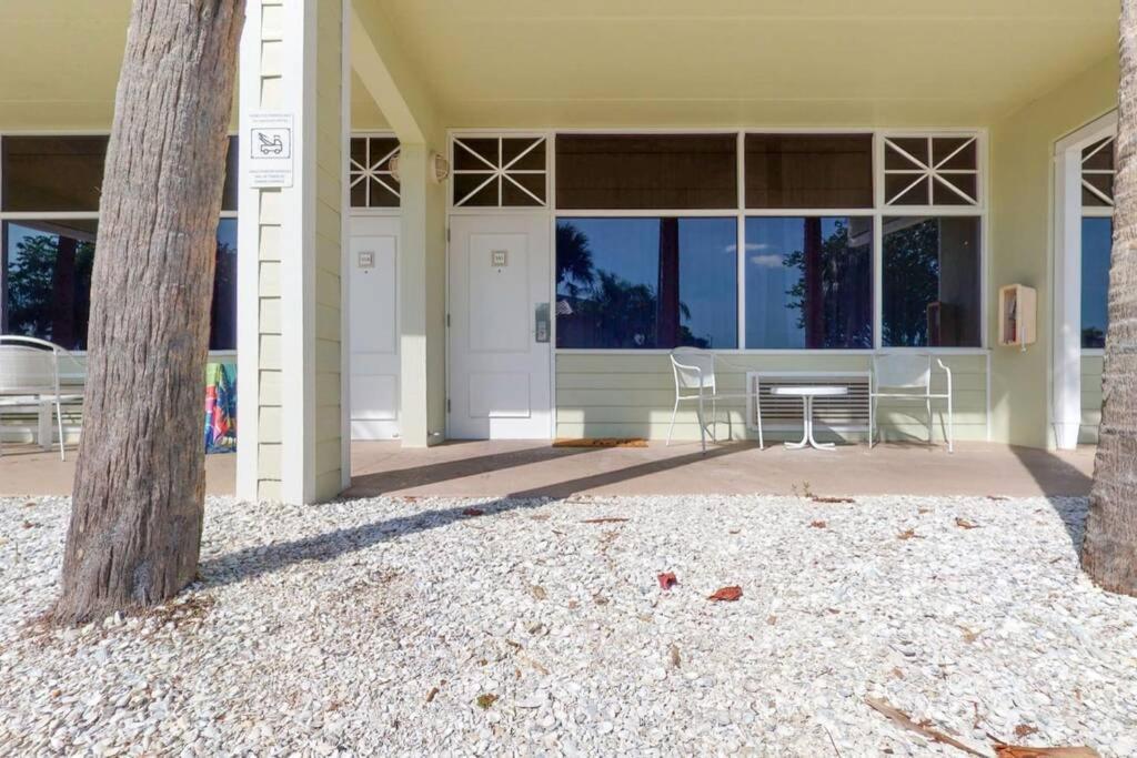 Sea Breeze, 510, Steps Away!+pool+wifi
