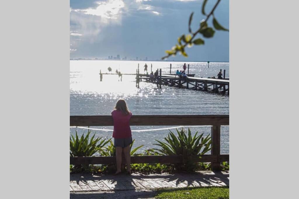 Sea Breeze, 510, Steps Away!+pool+wifi * Ruskin