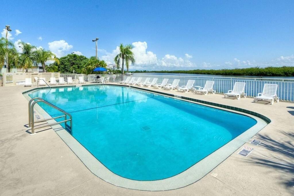 Sea Breeze, 510, Steps Away!+pool+wifi Appartement