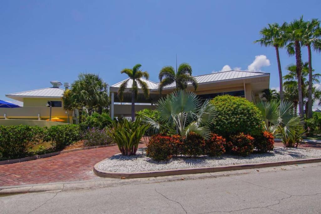 Appartement Sea Breeze, 510, Steps Away!+pool+wifi *