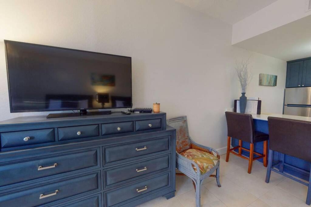 Sea Breeze, 510, Steps Away!+pool+wifi Appartement