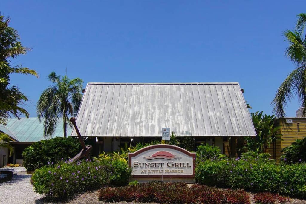Sea Breeze, 510, Steps Away!+pool+wifi *
