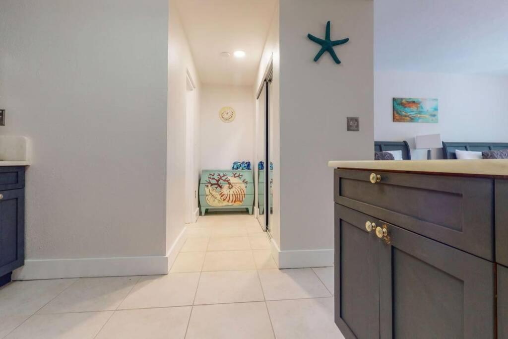 Sea Breeze, 510, Steps Away!+pool+wifi * Ruskin