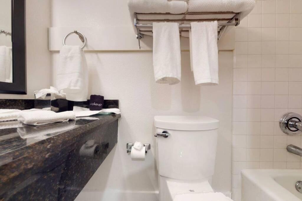 Appartement Sea Breeze, 510, Steps Away!+pool+wifi Ruskin